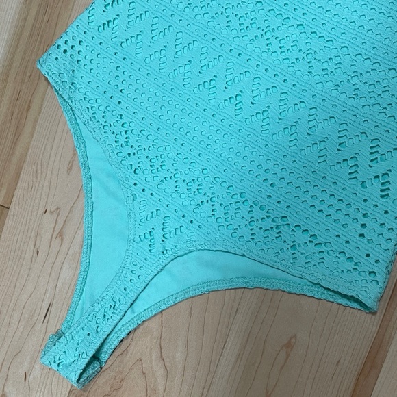 Textured blue sleeveless bodysuit, size XS by Revamped - Picture 10 of 11